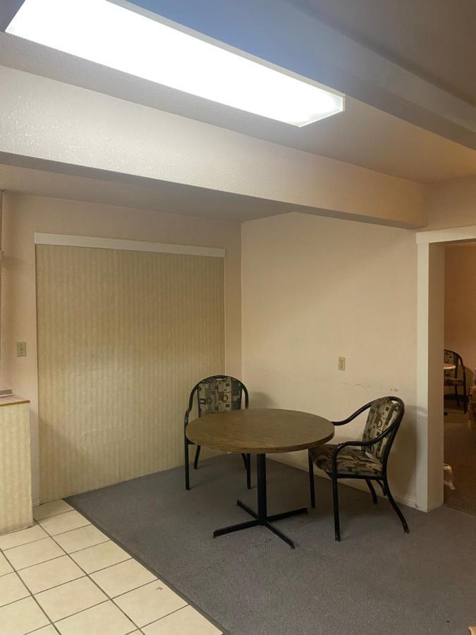 Chinook Motel Lethbridge Extérieur photo