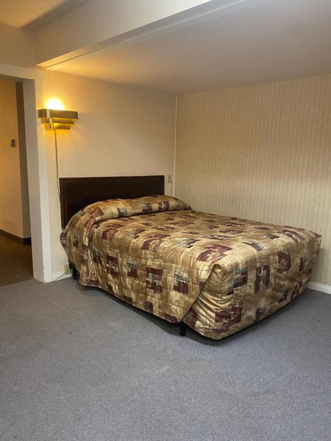 Chinook Motel Lethbridge Extérieur photo