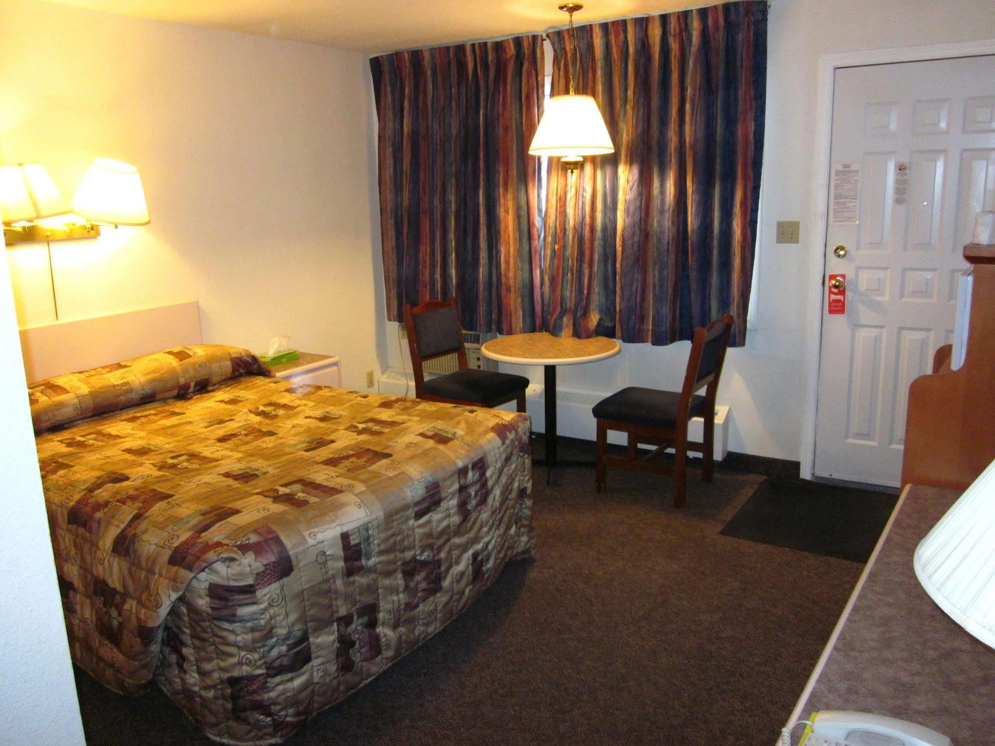 Chinook Motel Lethbridge Extérieur photo